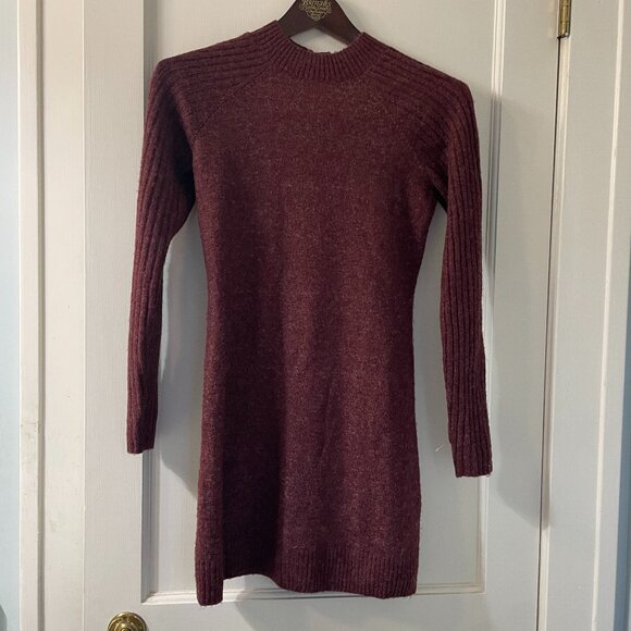 Abercrombie mock neck mini dress in size XS. Button closure at the back. - Picture 2 of 7